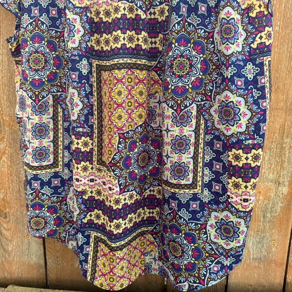 ZAC & RACHEL Women’s Blue Red Geometric Ruffle Short Sleeve Blouse Size XL - Picture 9 of 9